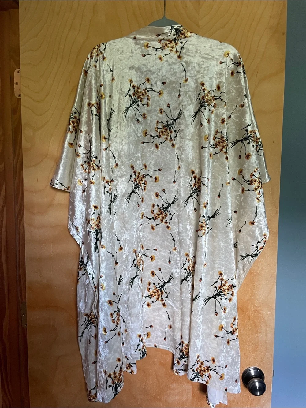 Floreat Cream Velvet Floral Kimono Robe with Gold Accents